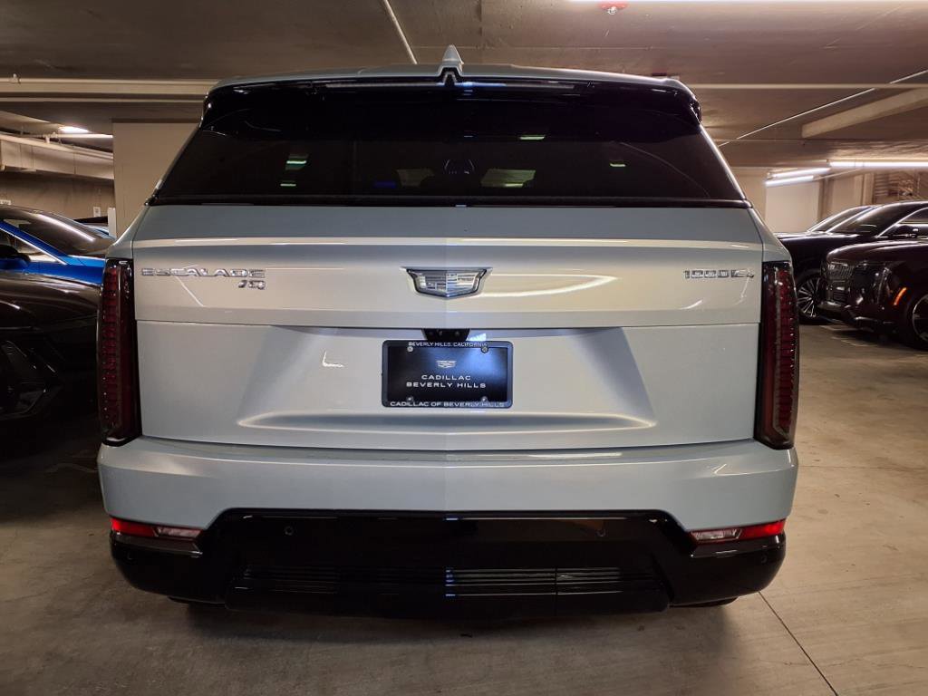 2026 Cadillac Escalade Luxury photo 7