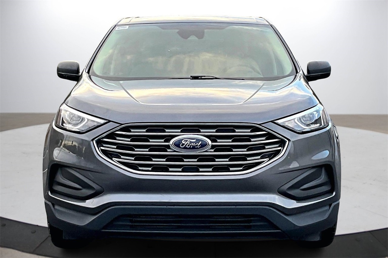 2021 Ford Edge SE photo 3
