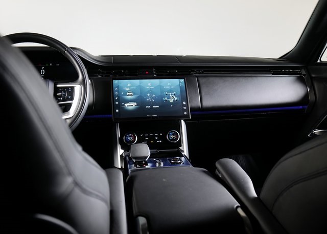 2023 Land Rover Range Rover SE photo 14