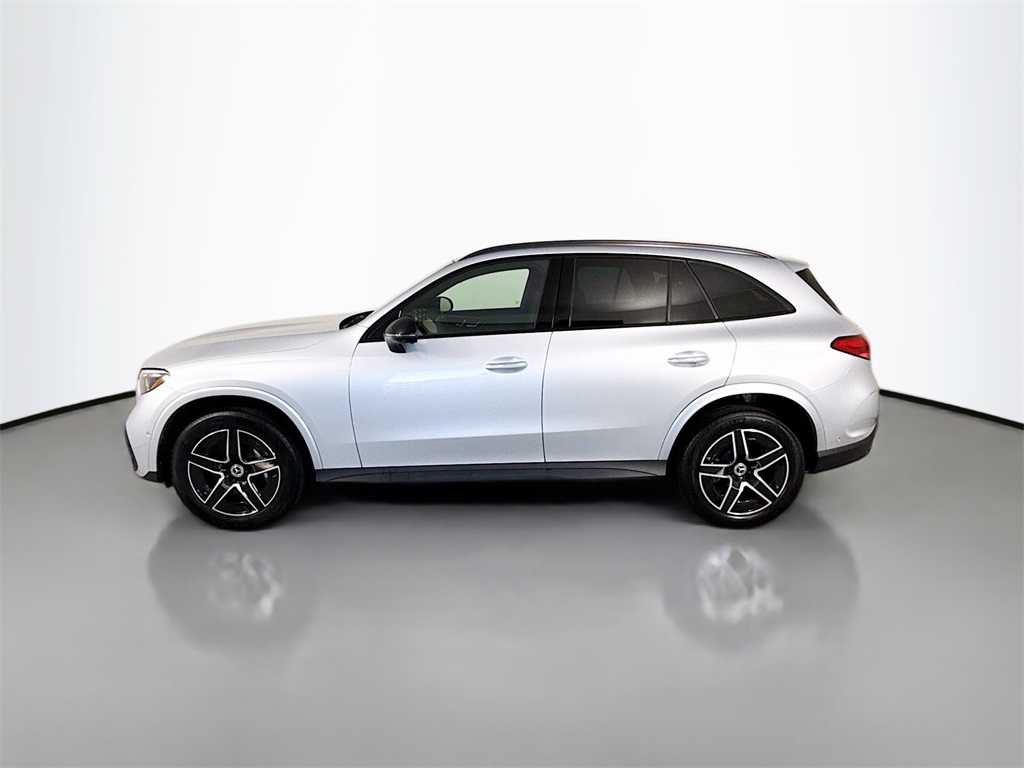 2024 Mercedes Benz GLC 300 4MATIC photo 2
