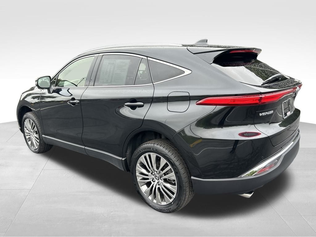 2022 Toyota Venza XLE photo 3