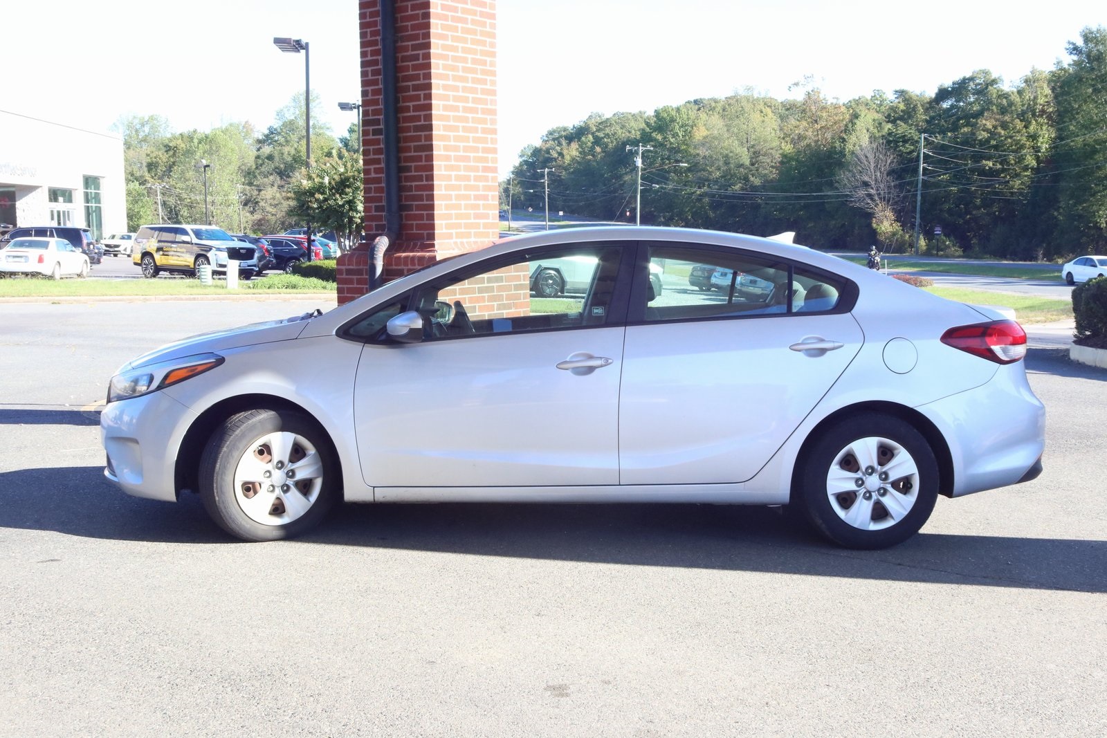 2017 Kia Forte LX Base photo 4