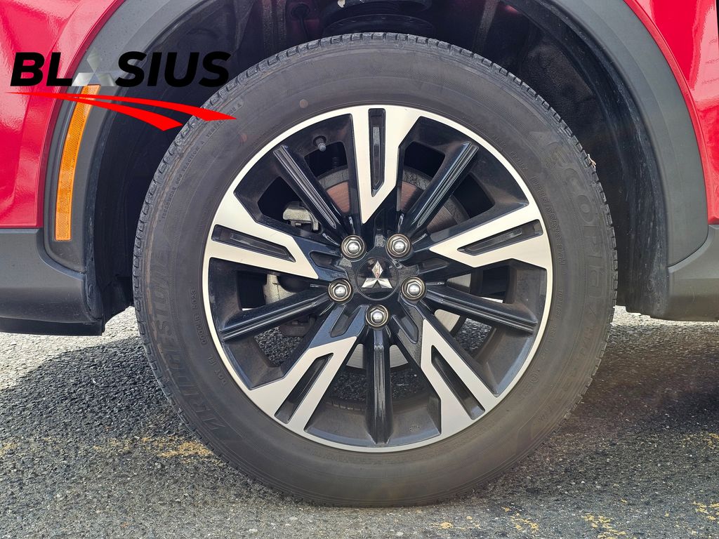 2024 Mitsubishi Eclipse Cross SE photo 3