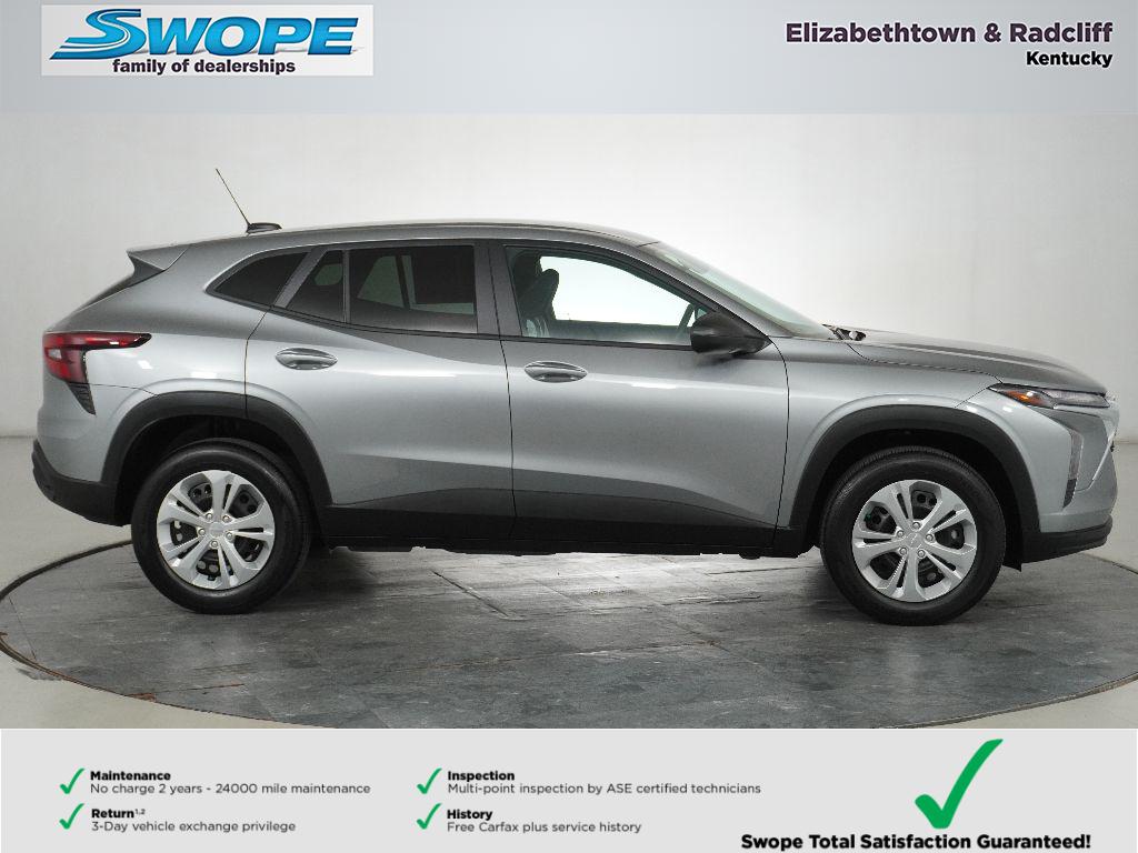 2025 Chevrolet Trax LS photo 2