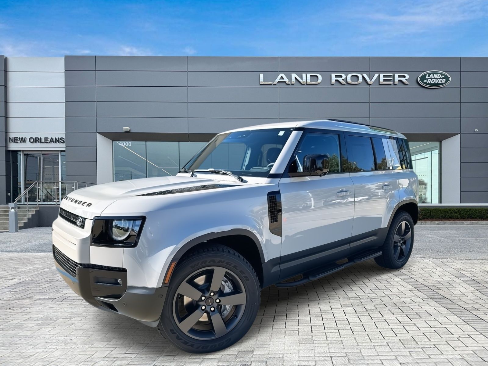 2026 Land Rover Defender S's photo