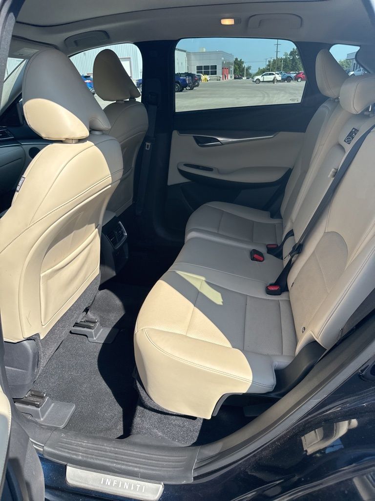2022 Infiniti QX50 Luxe photo 3