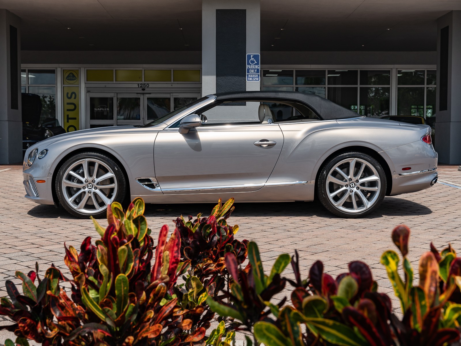 2022 Bentley Continental GT V8 photo 34