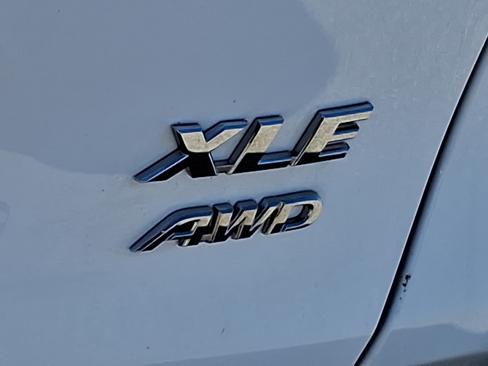 2020 Toyota RAV4 XLE photo 26