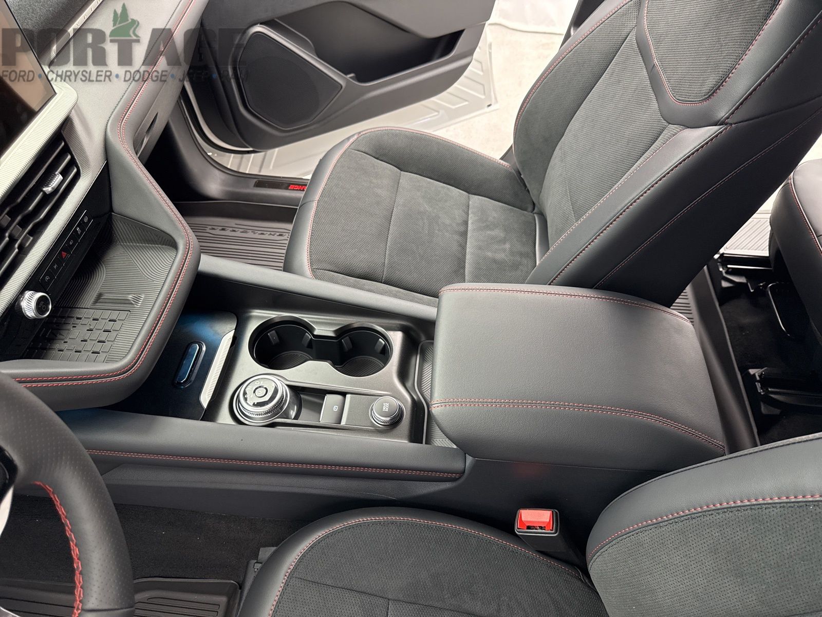 2025 Ford Explorer ST photo 28