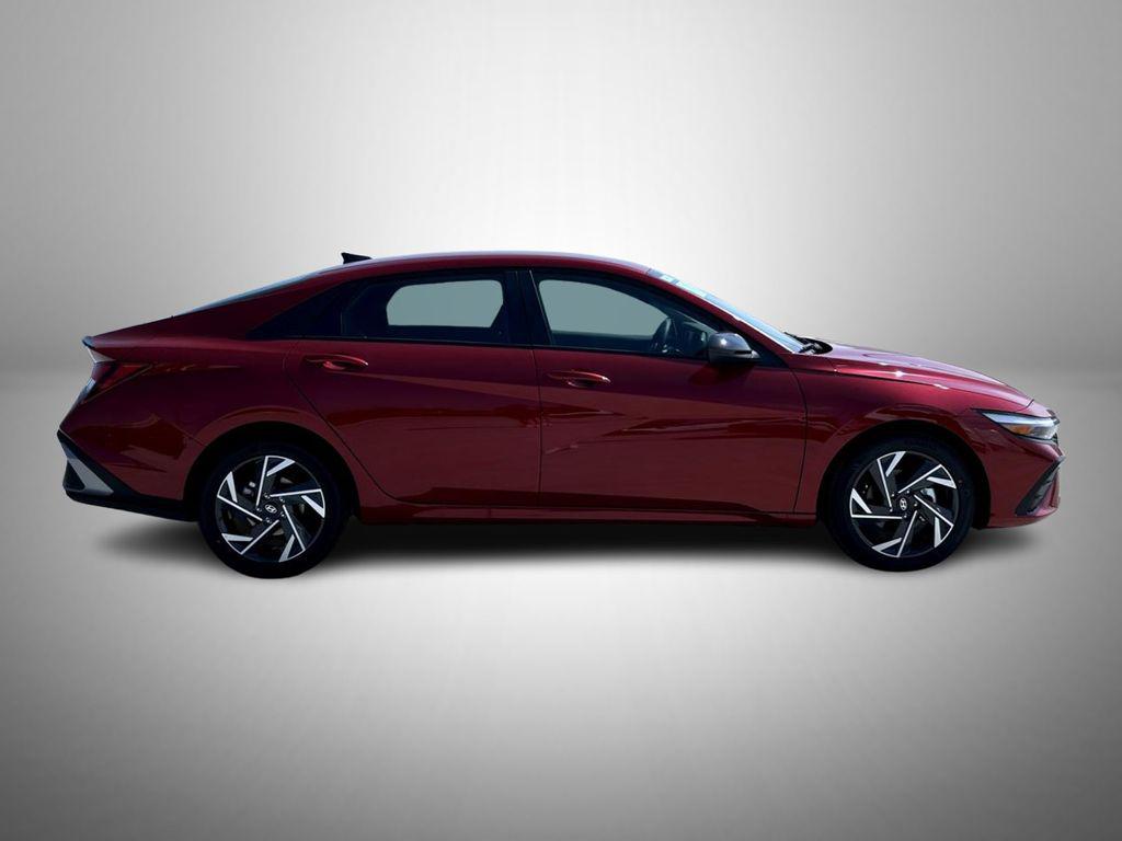 2025 Hyundai Elantra SEL Sport photo 4