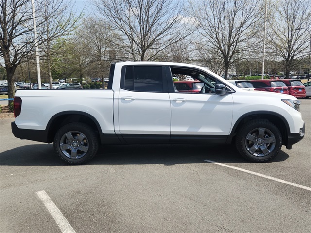 2025 Honda Ridgeline TrailSport photo 2
