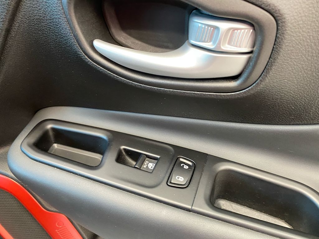 2023 Jeep Renegade Trailhawk photo 15