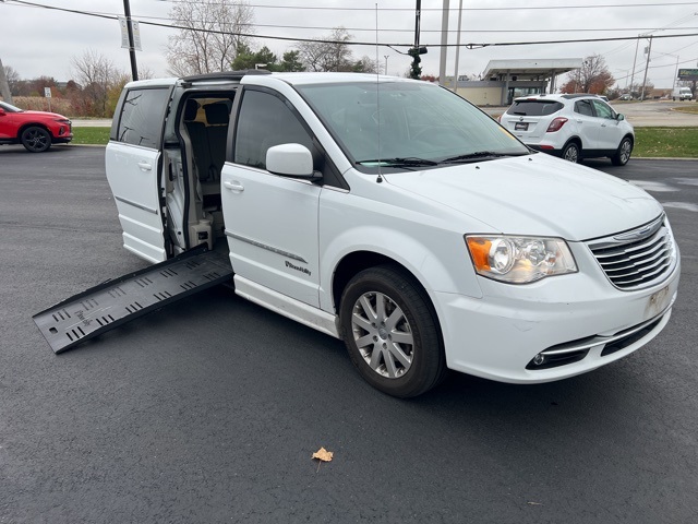 2015 Chrysler Town & Country Touring's photo