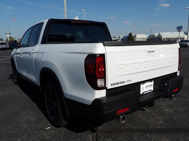 2025 Honda Ridgeline Black Edition photo 5
