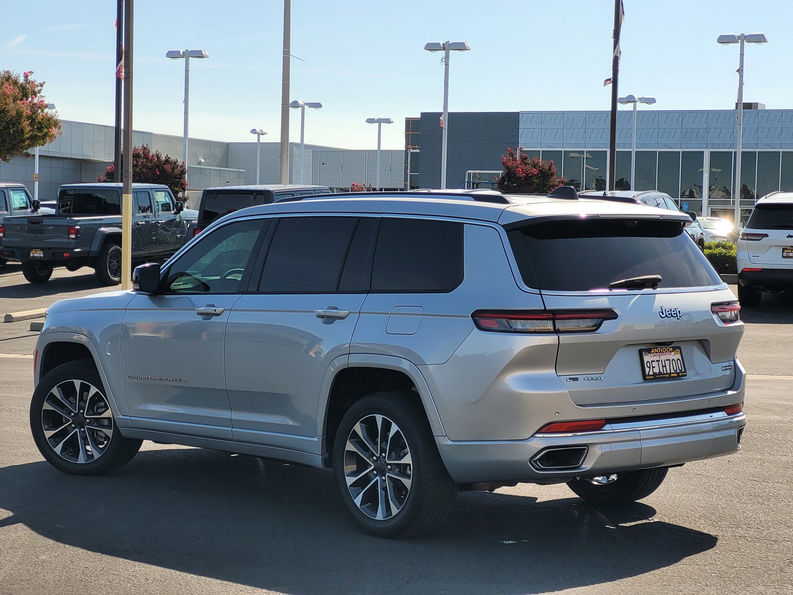 2023 Jeep Grand Cherokee Overland photo 6
