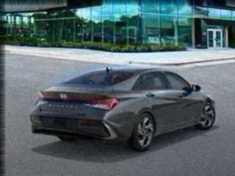 2025 Hyundai Elantra SEL Convenience photo 2