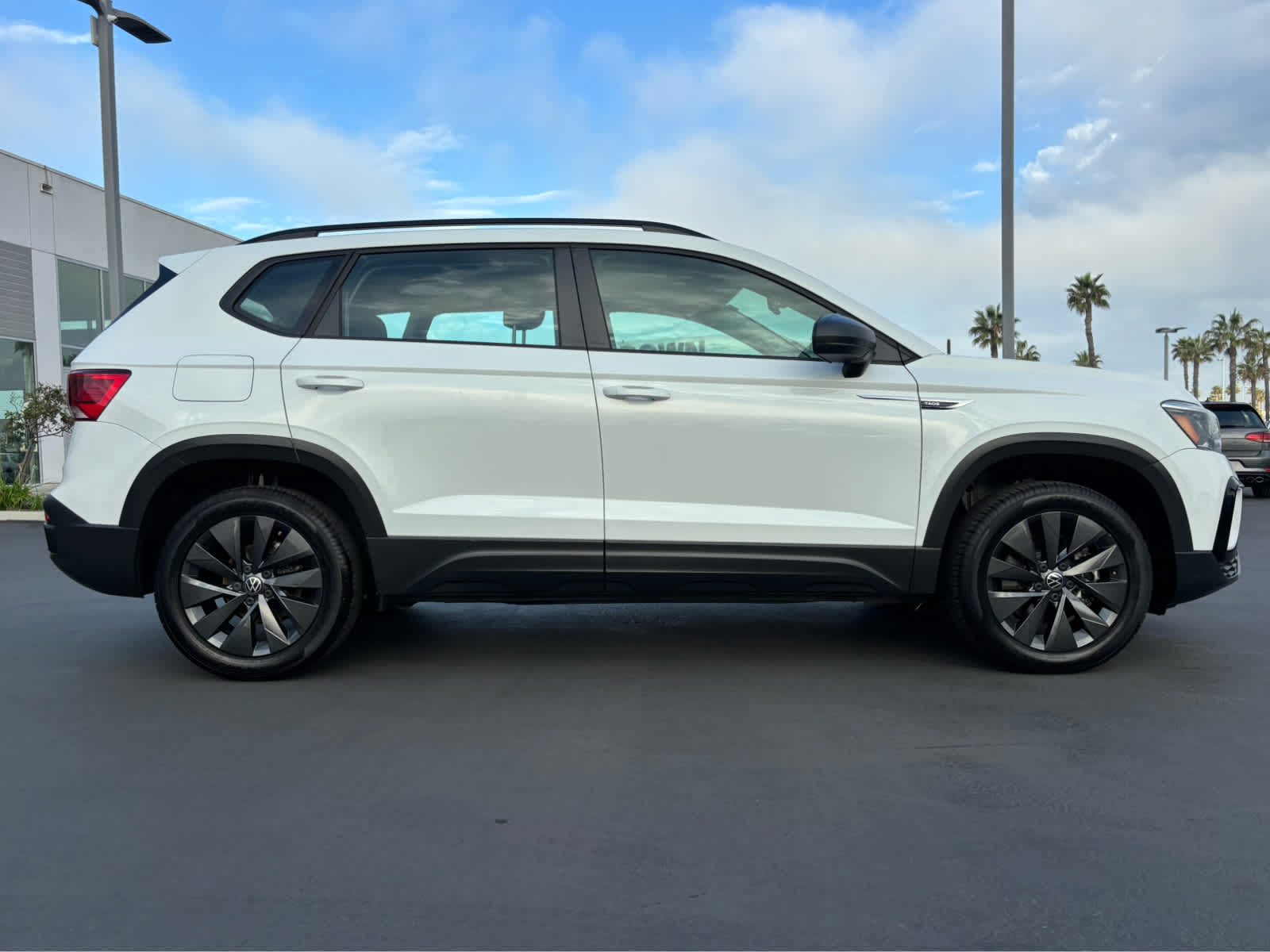 2022 Volkswagen Taos S photo 2