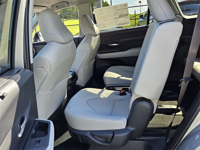 2025 Toyota Grand Highlander XLE photo 6
