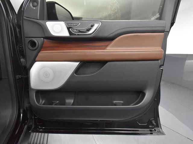 2024 Lincoln Navigator Reserve Luxury Monochromatic photo 40