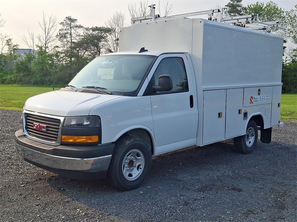 2025 Gmc Savana Cutaway 3500 photo 2