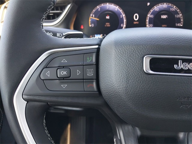 2025 Jeep Grand Cherokee Laredo Altitude photo 19