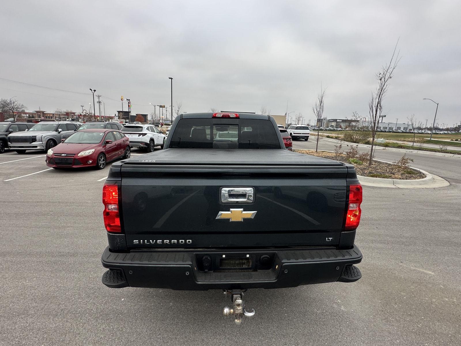 2017 Chevrolet Silverado 1500 LT photo 3