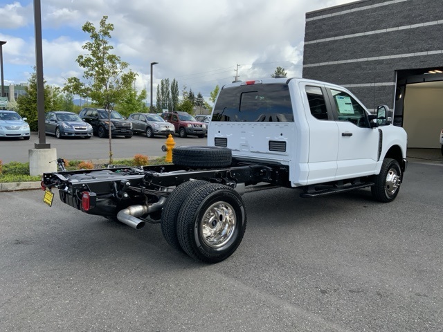 2025 Ford F-350 photo 4