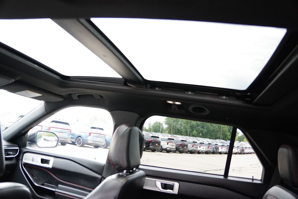 2023 Ford Explorer ST-Line photo 19