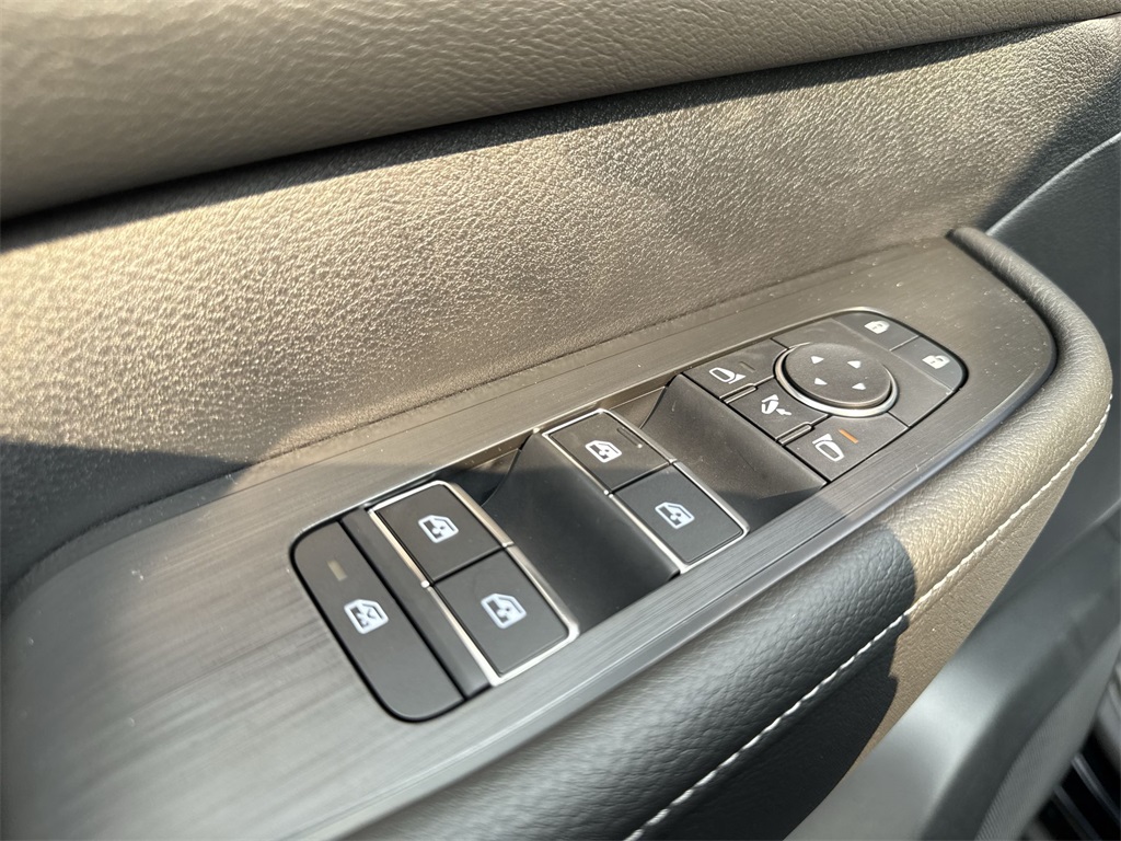 2025 Nissan Armada SL photo 17