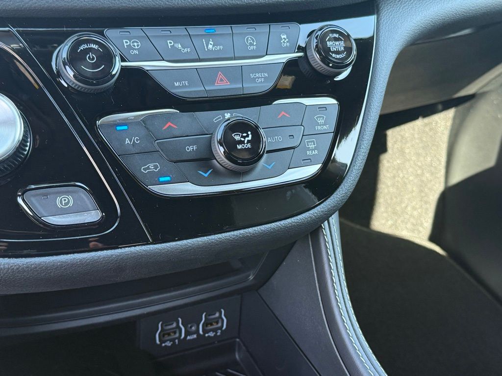 2025 Chrysler Pacifica Limited photo 14