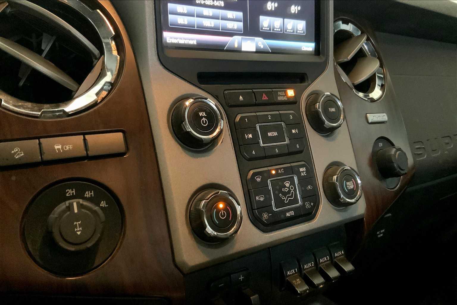 2015 Ford F-350 Lariat photo 32