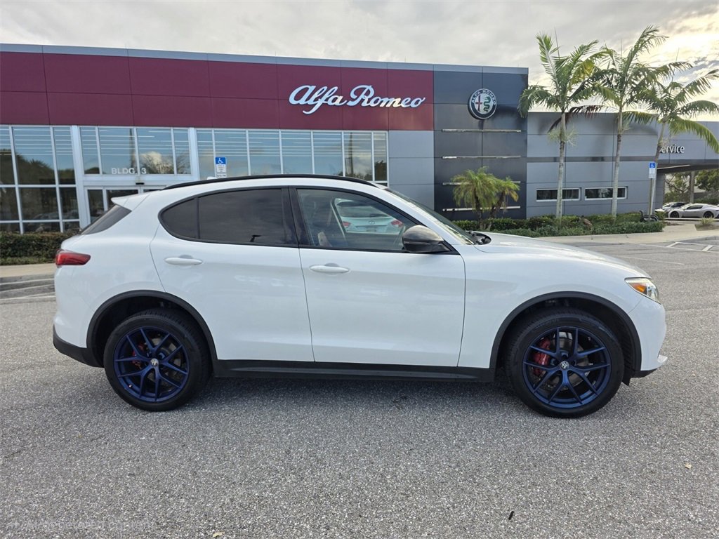 2019 Alfa Romeo Stelvio Base photo 2