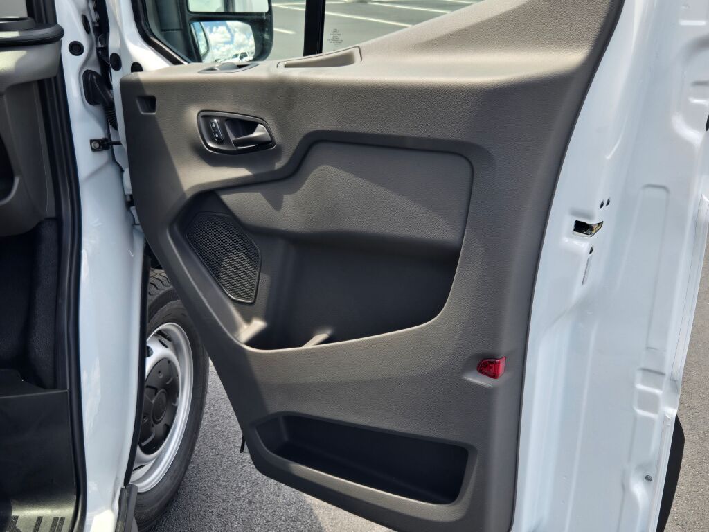 2025 Ford Transit Cargo Van photo 4