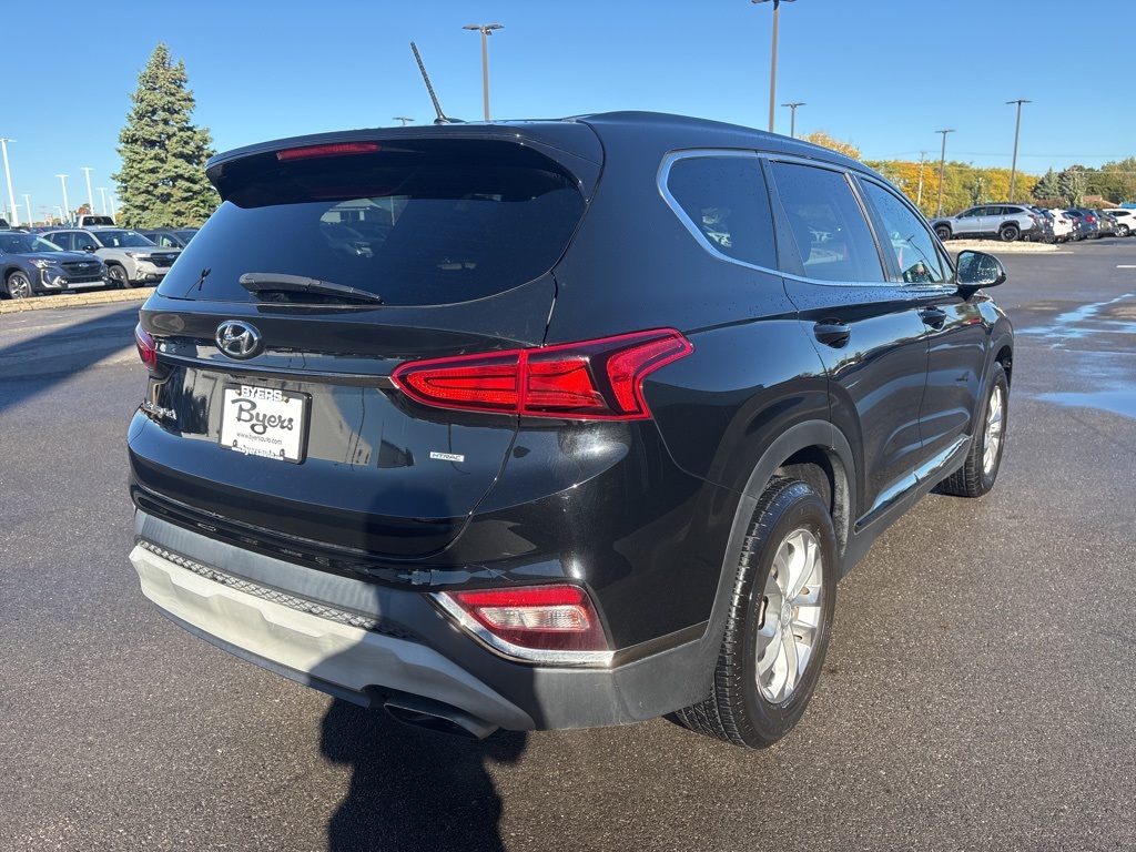 2019 Hyundai Santa Fe SE photo 2