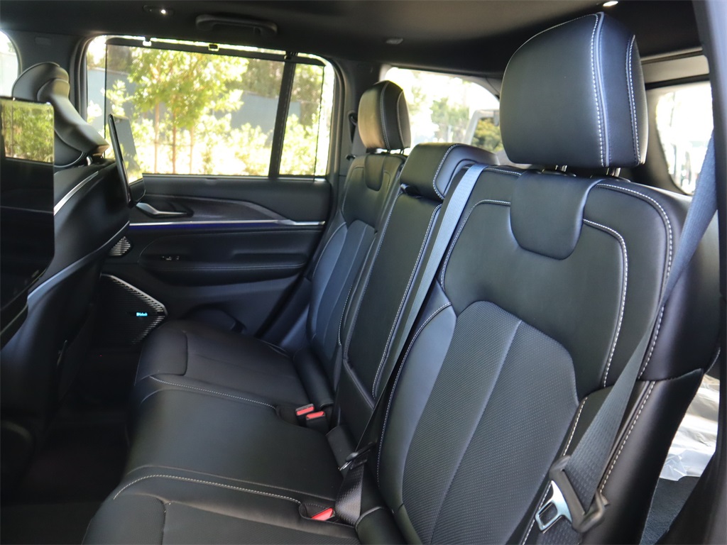 2023 Jeep Grand Cherokee Overland photo 22
