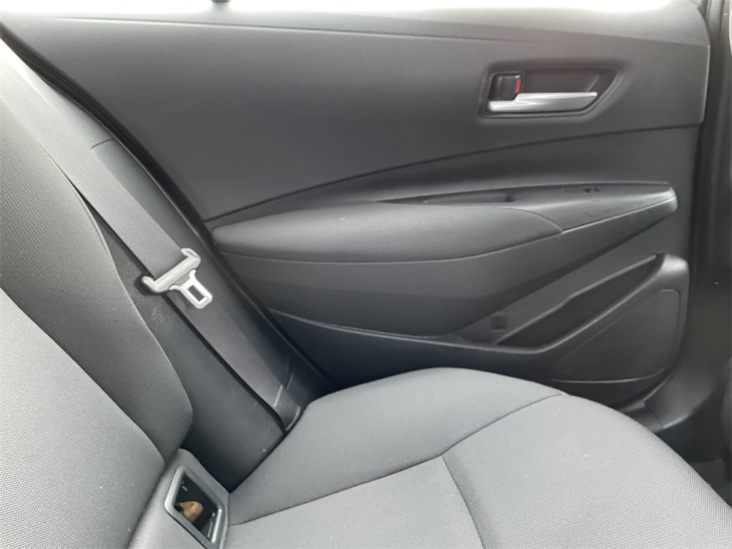 2021 Toyota Corolla LE photo 17