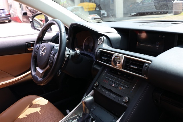 2020 Lexus IS 300 photo 18