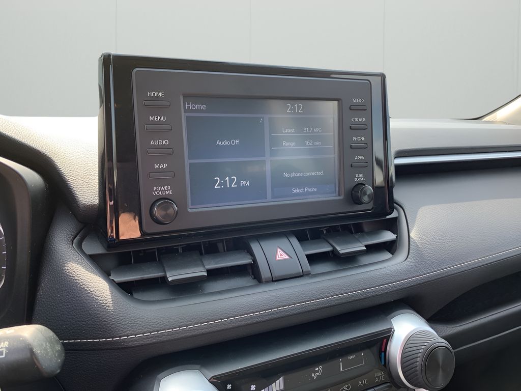 2019 Toyota RAV4 LE photo 17