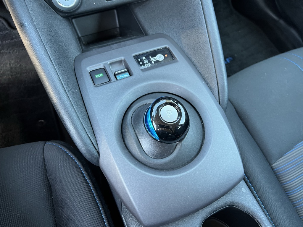 2024 Nissan Leaf S photo 22