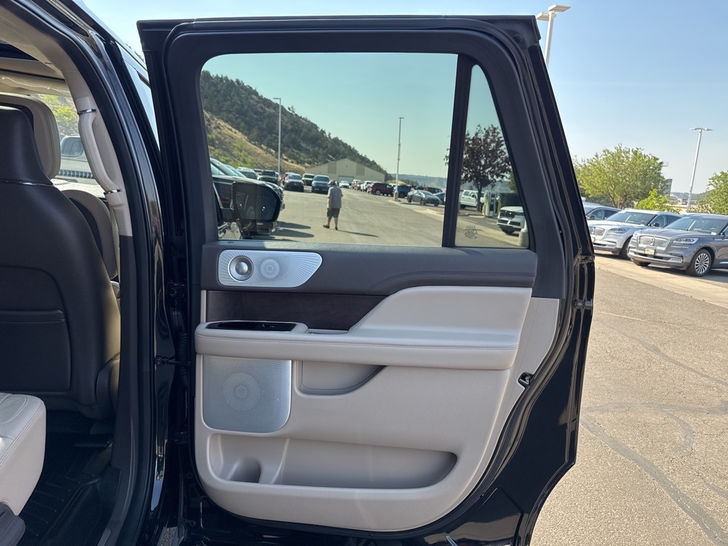 2023 Lincoln Navigator L Reserve photo 15
