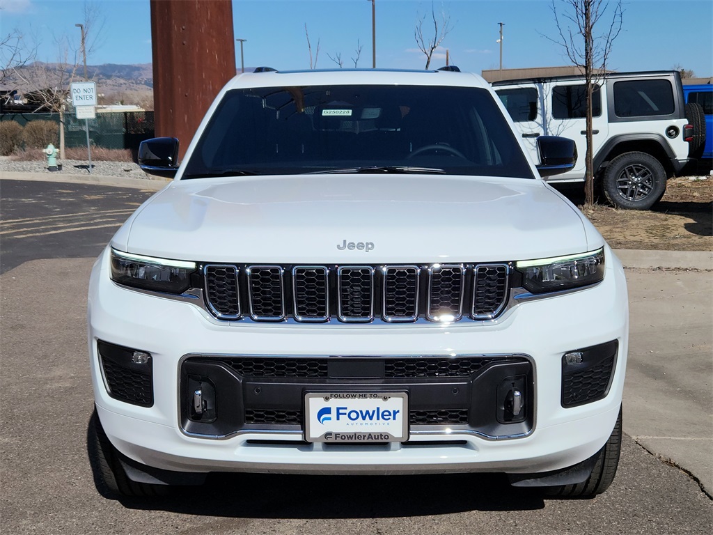 2025 Jeep Grand Cherokee Overland photo 2