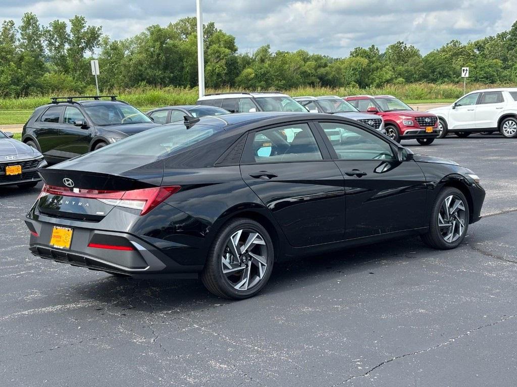 2025 Hyundai Elantra Hybrid SEL Sport photo 3