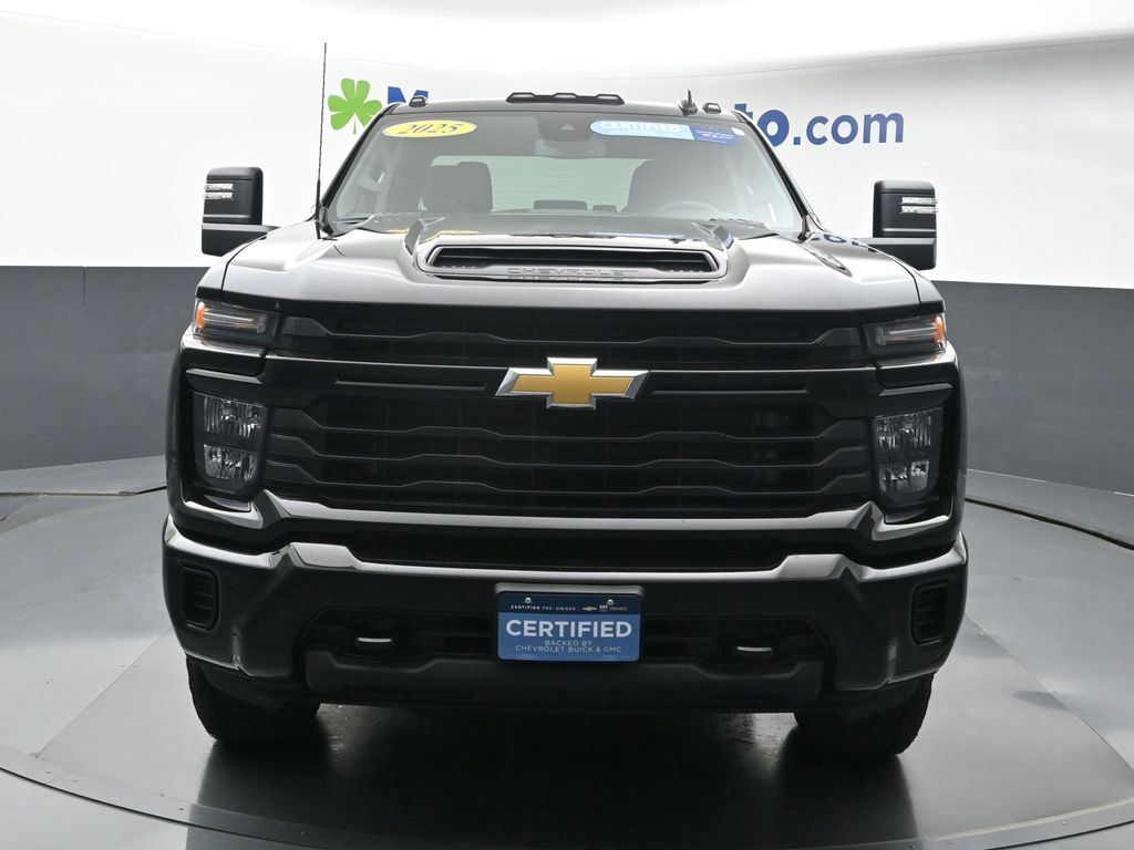 2025 Chevrolet Silverado 2500HD Custom photo 2