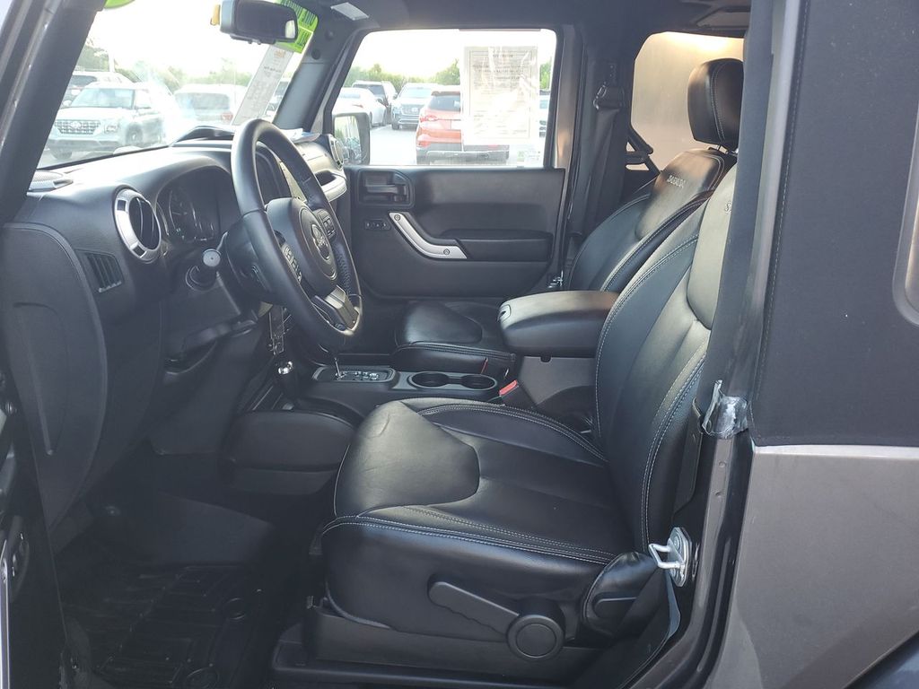 2018 Jeep Wrangler Sahara photo 25