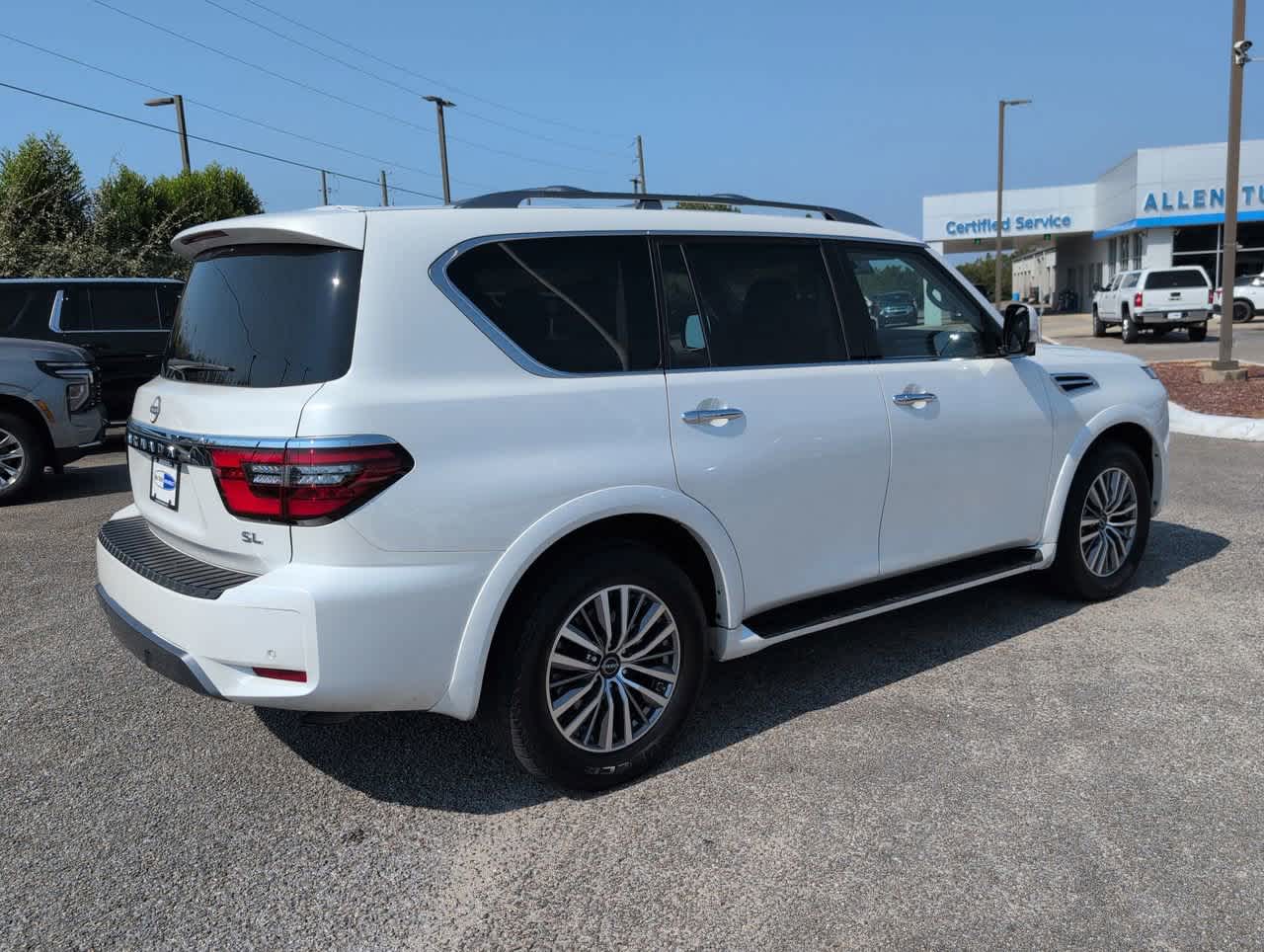 2023 Nissan Armada SL photo 2