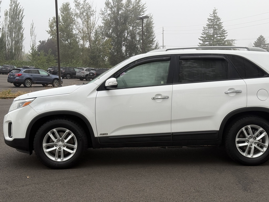 2014 Kia Sorento LX photo 2