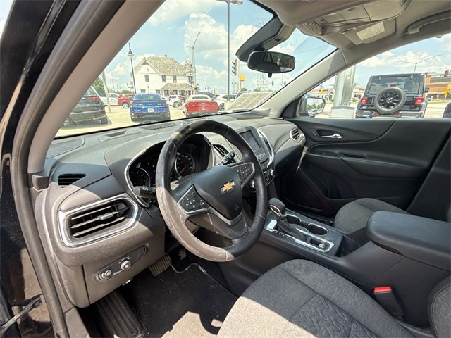 2022 Chevrolet Equinox LT photo 2