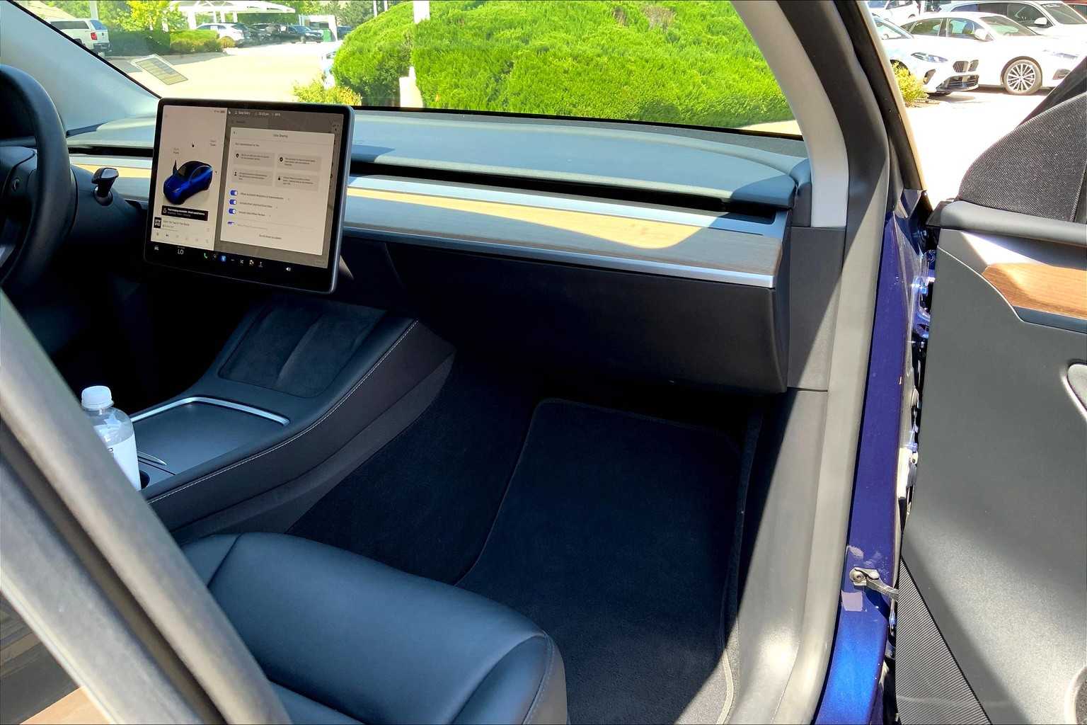2024 Tesla Model Y Performance photo 17