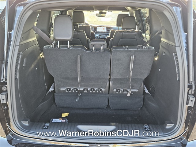 2026 Chrysler Pacifica photo 12