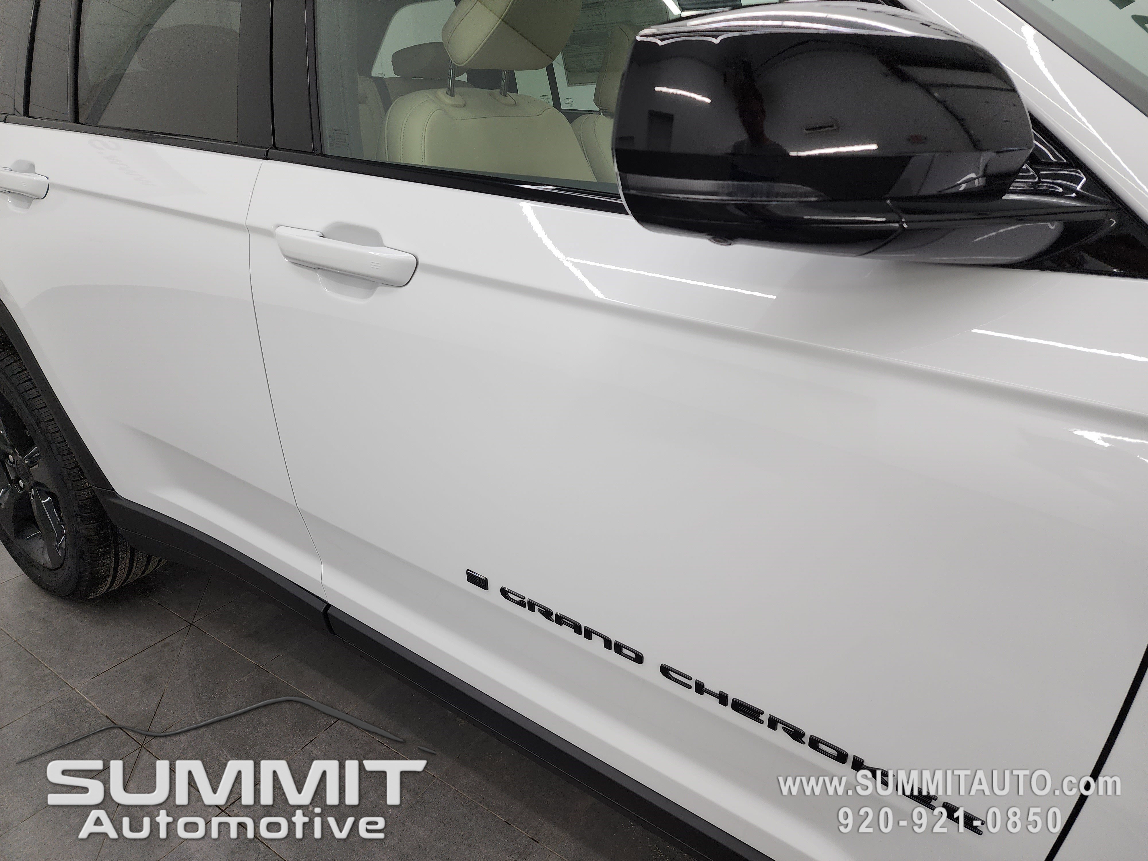 2025 Jeep Grand Cherokee Limited photo 2